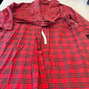 Lee valley Ireland night wear men’s size S. This robe is really nice, vintage.